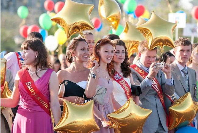 Як батькам привітати випускників 11 класів, щоб це запам'яталося назавжди?